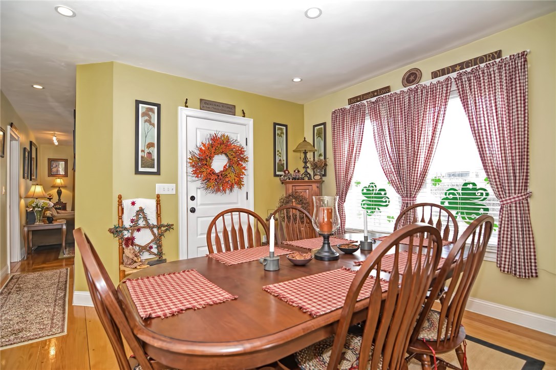 30 Richelieu Street Woonsocket, RI 02895 - Photo 4 of 35 First floor apartment Dining room