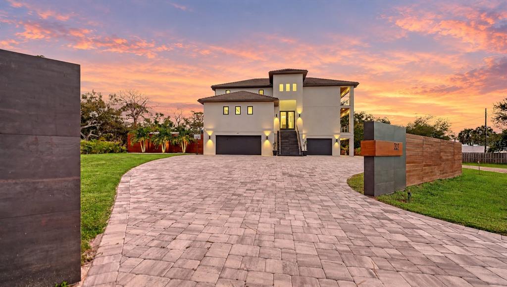 327 Roberts Road Nokomis, FL 34275 - Photo 2 of 51 Gallery Image 2