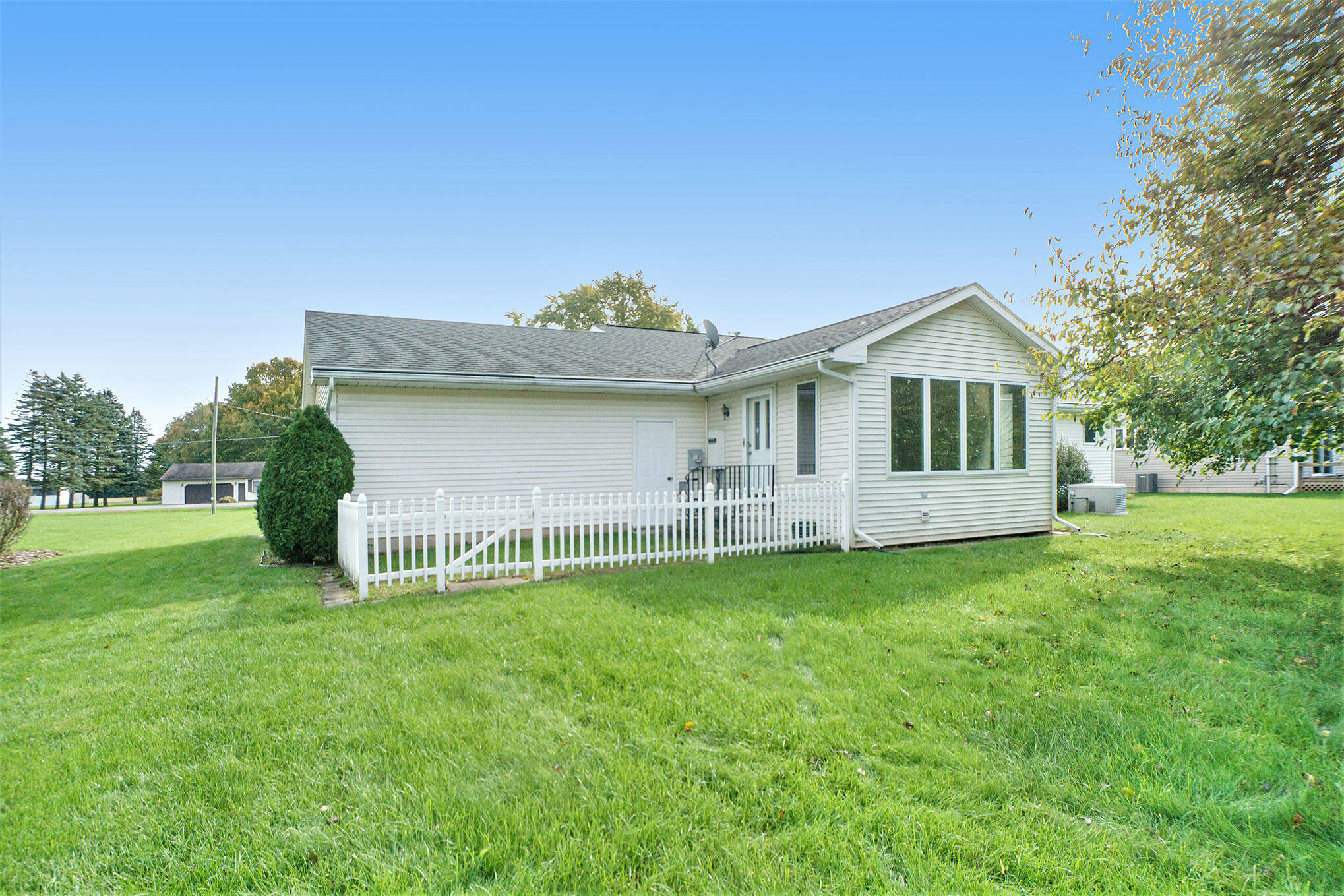 12260 South Sprinkle Road Vicksburg, MI 49097 - Photo 24 of 30 DSC06477