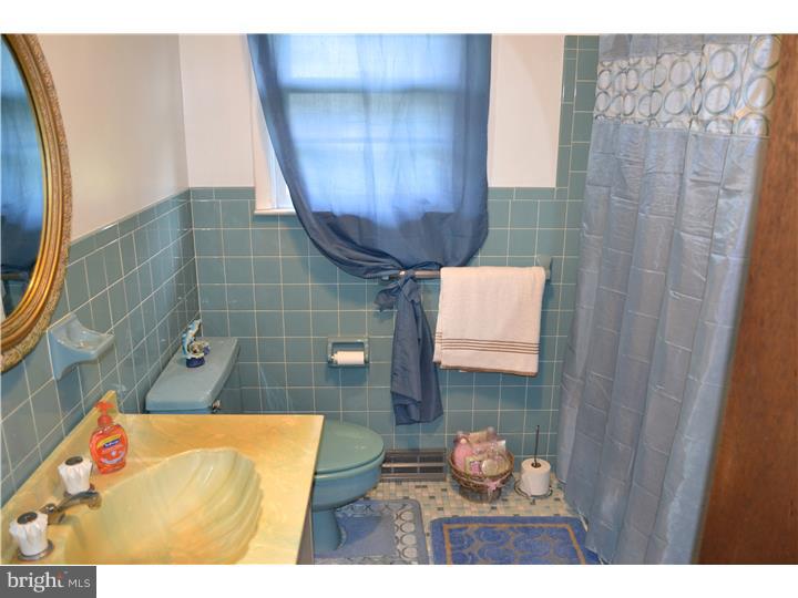 1441 Gregg Street Reading, PA 19607 - Photo 16 of 25 Bathroom
