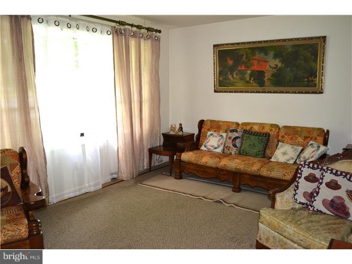 1441 Gregg Street Reading, PA 19607 - Photo 4 of 25 Living Room