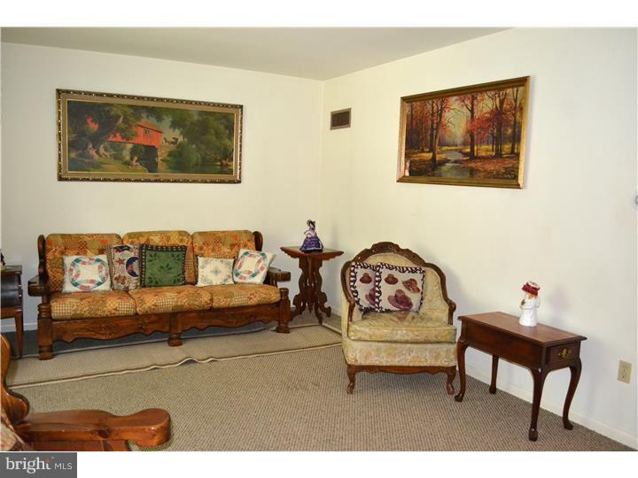 1441 Gregg Street Reading, PA 19607 - Photo 5 of 25 Living Room