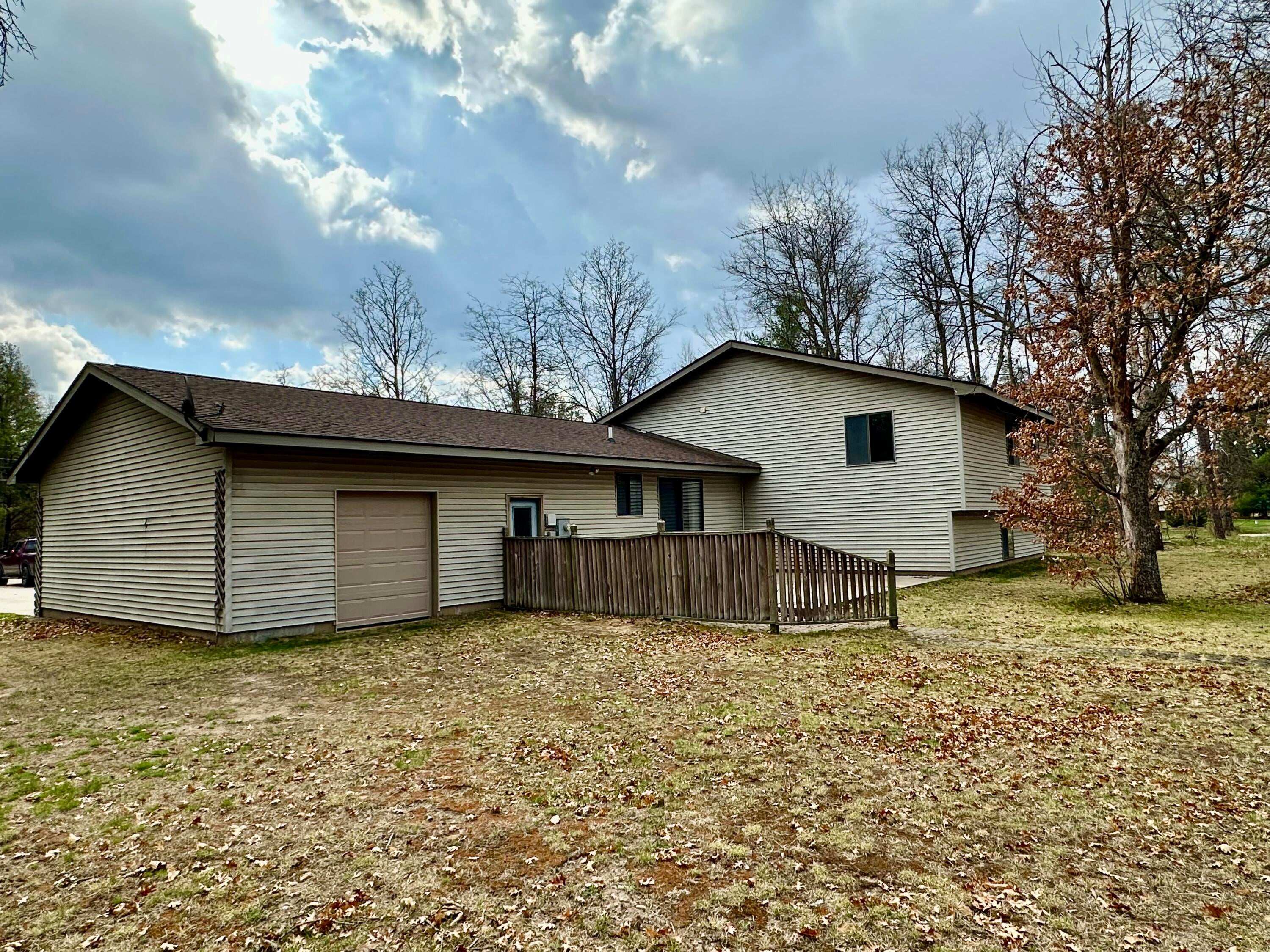 11030 South Stephan Bridge Road Roscommon, MI 48653 - Photo 4 of 59 Gallery Image 4