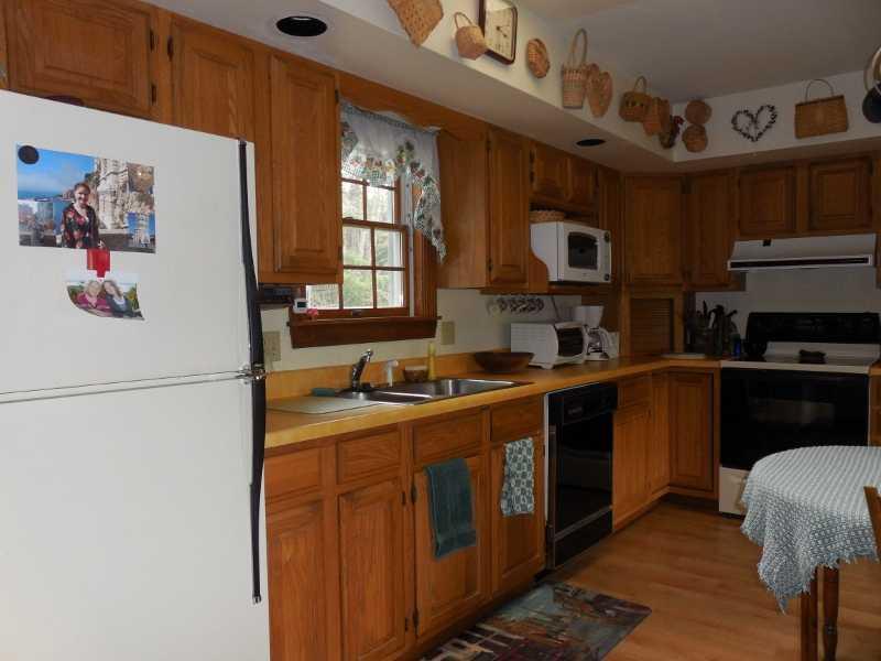 19 Silver Ridge Road Bangor, ME 04401 - Photo 6 of 25 Kitchen.