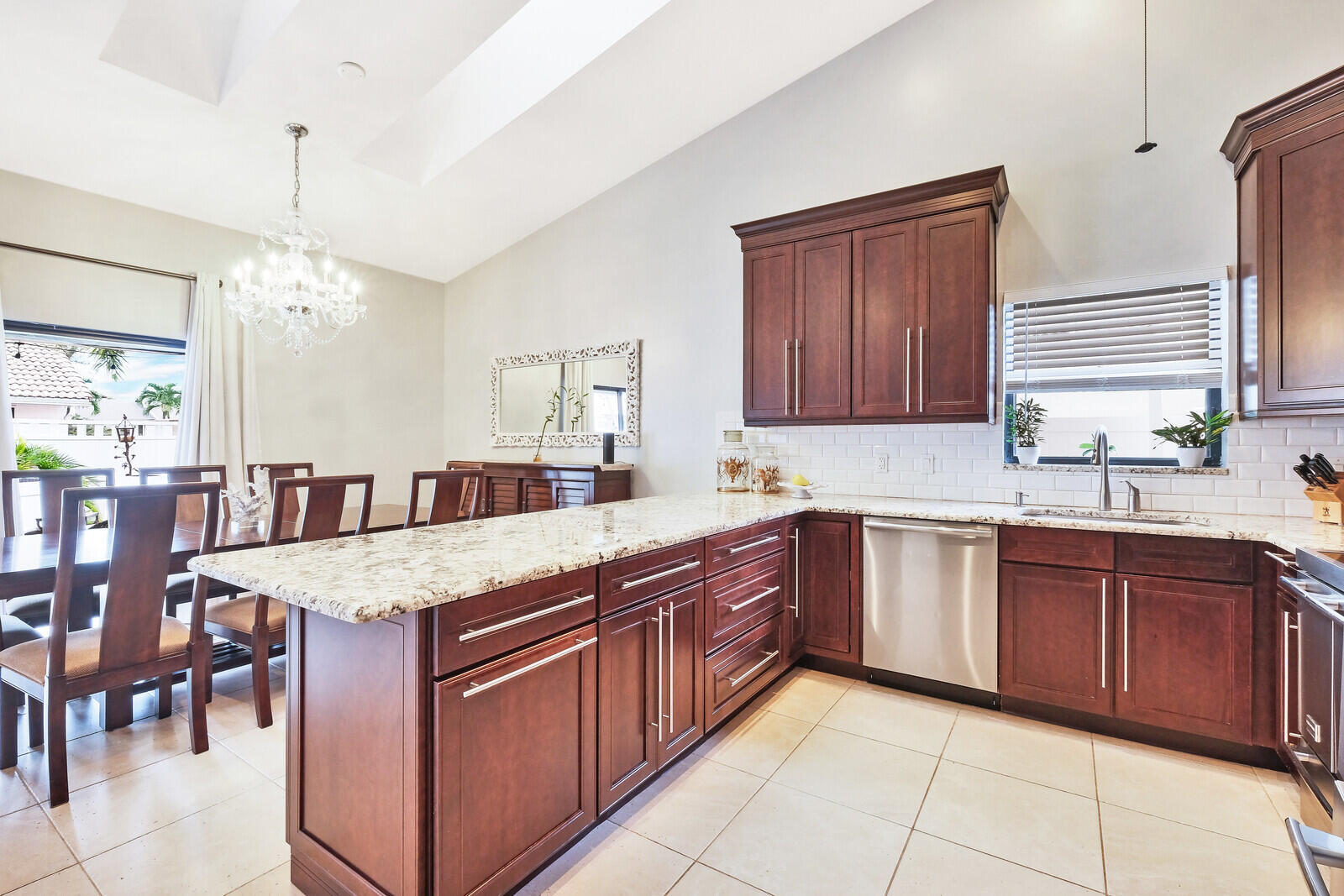 261 North Country Club Boulevard Boca Raton, FL 33487 - Photo 13 of 46 11_Image_11_mls