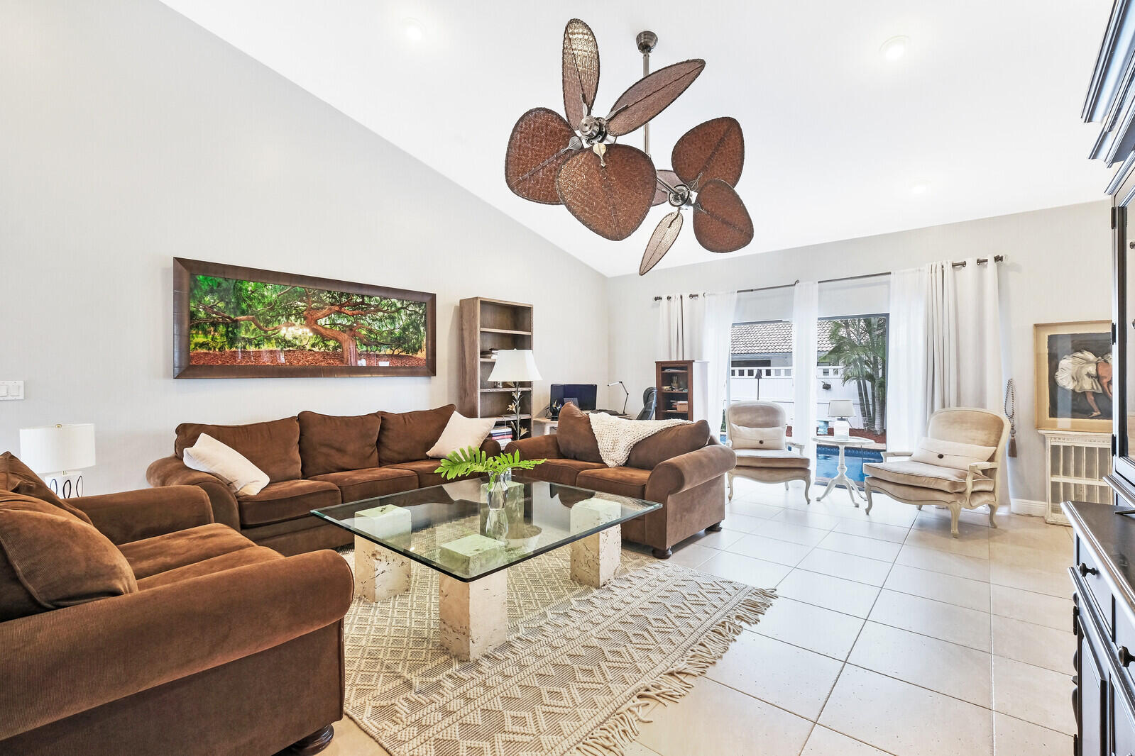 261 North Country Club Boulevard Boca Raton, FL 33487 - Photo 8 of 46 06_Image_6_mls