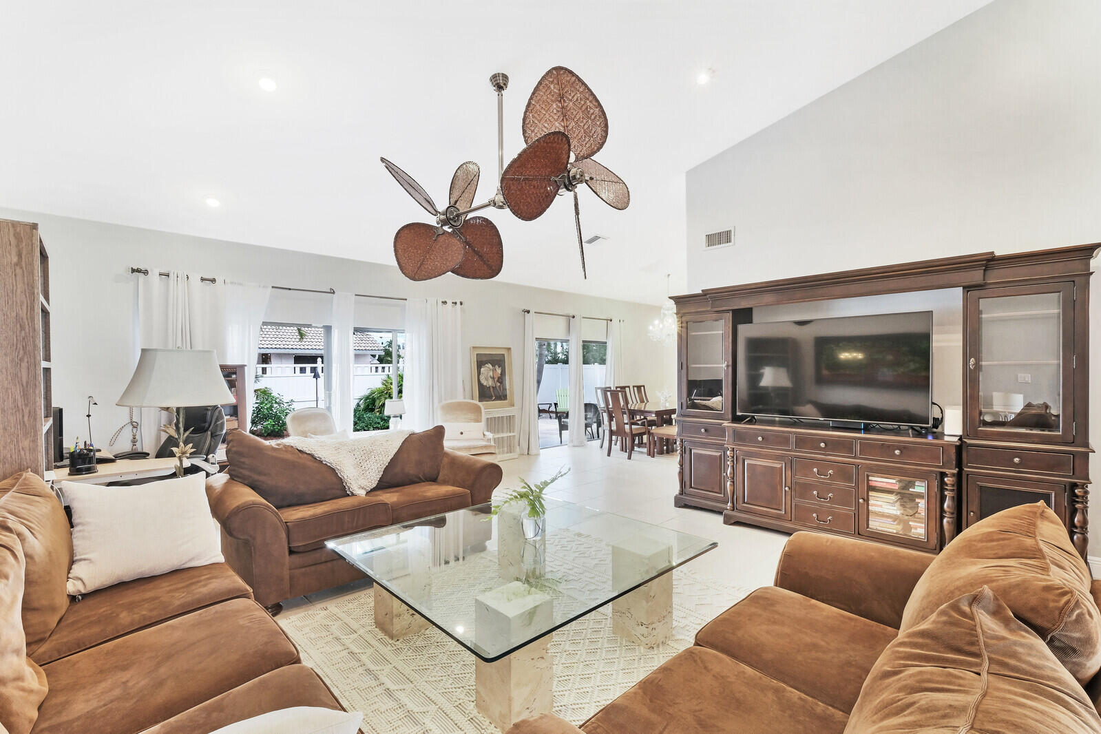 261 North Country Club Boulevard Boca Raton, FL 33487 - Photo 9 of 46 07_Image_7_mls