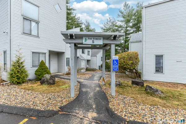 $2,800 | 5 Talcott Forest Road, Unit A, Farmington, CT 06032