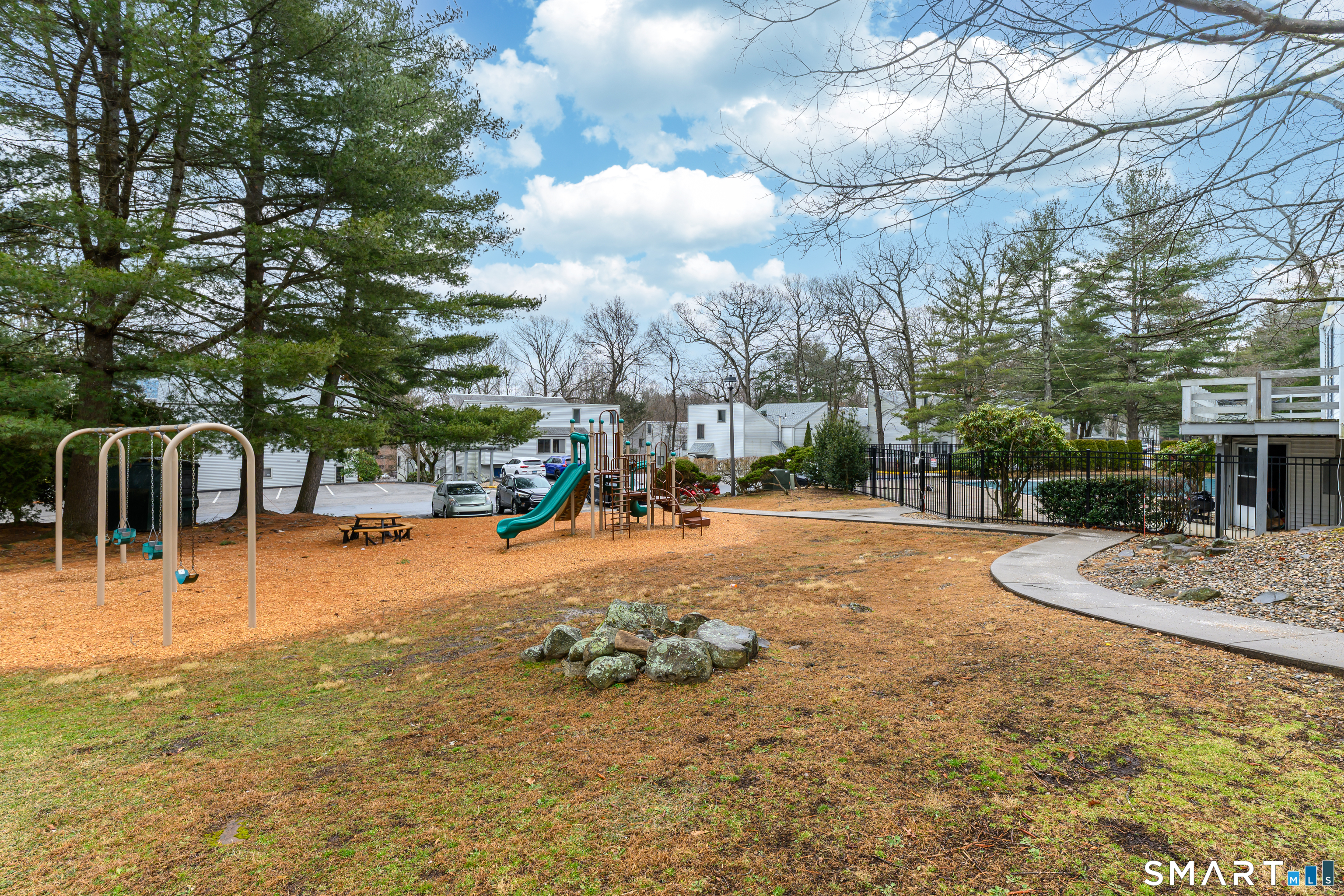 5 Talcott Forest Road, Unit A Farmington, CT 06032 - Photo 33 of 36 a view of a basketball court