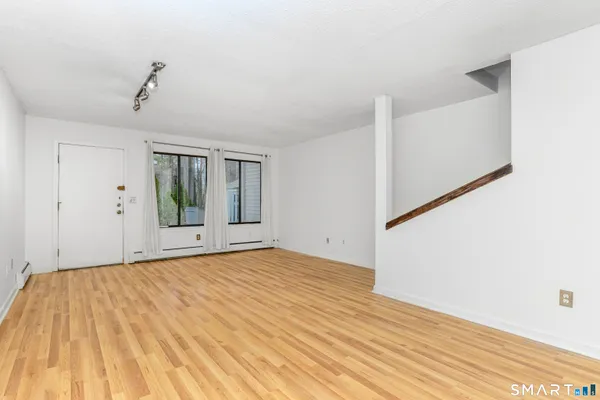 $2,800 | 5 Talcott Forest Road, Unit A, Farmington, CT 06032