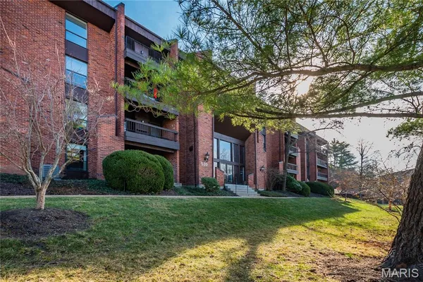 $199,900 | 539 Coeur De Royale Drive, Unit 307, Creve Coeur, MO 63141