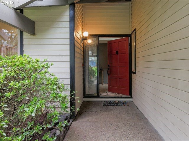 17275 Southwest Rivendell Drive Portland, OR 97224 - Photo 3 of 32 Gallery Image 3