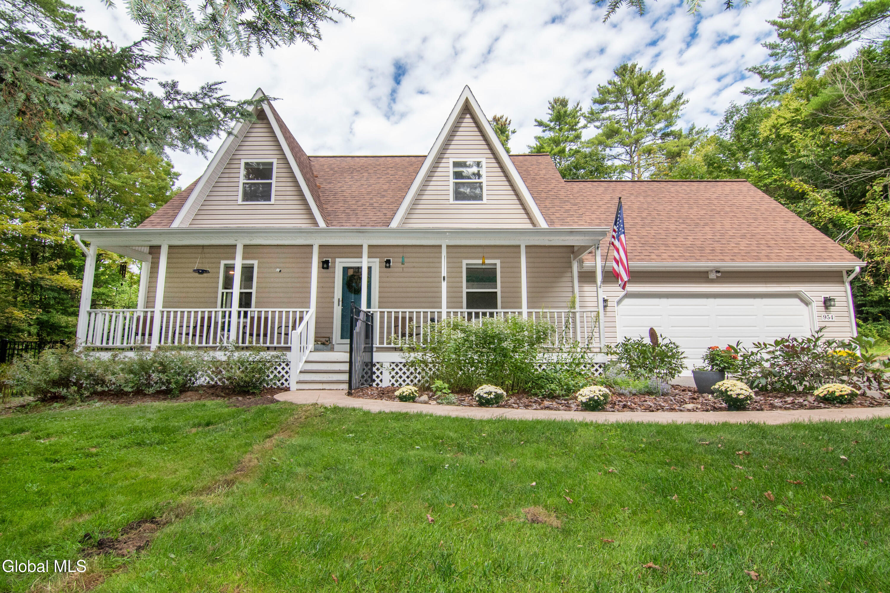954 Murray Road Greenfield, NY 12850 - Photo 5 of 58 photo_004