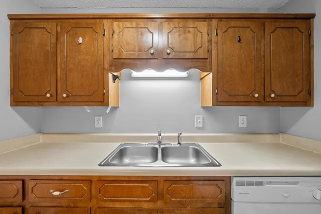 a close view of sink and tap