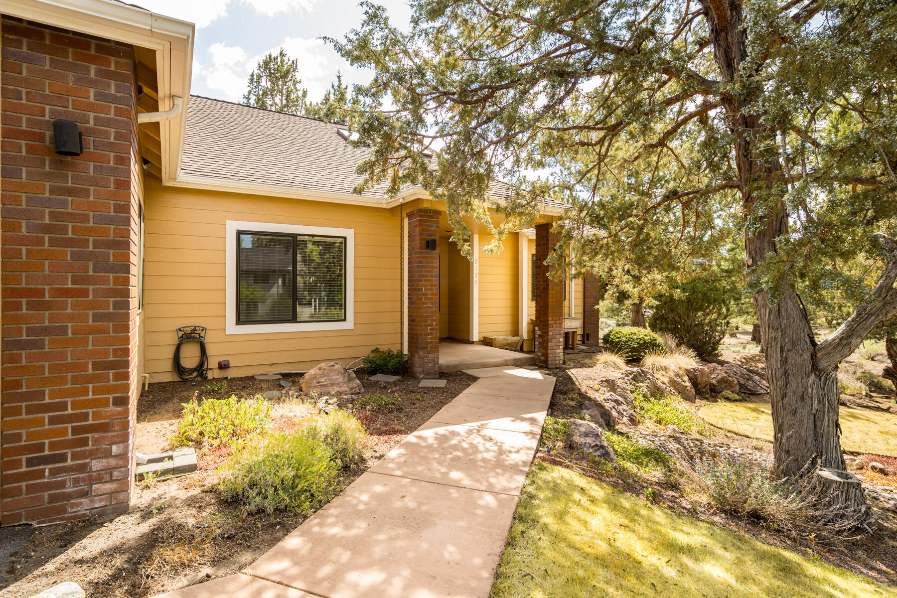 2125 Condor Drive Redmond, OR 97756 - Photo 5 of 42 JH5_4003