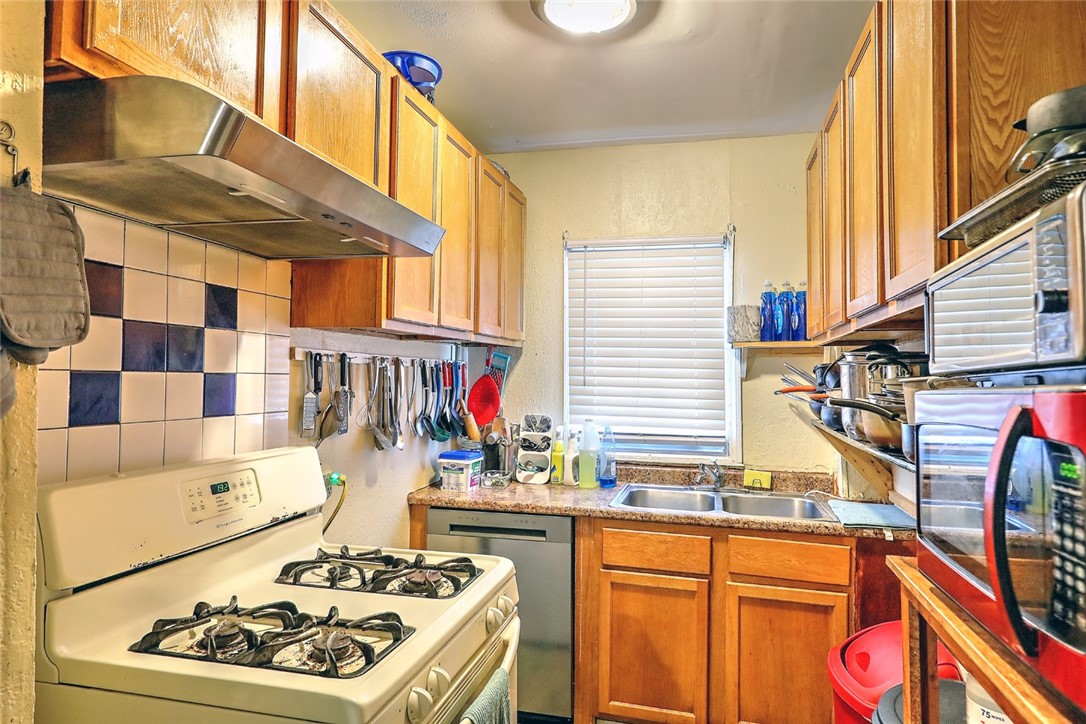 86 Florence Street Providence, RI 02909 - Photo 6 of 21