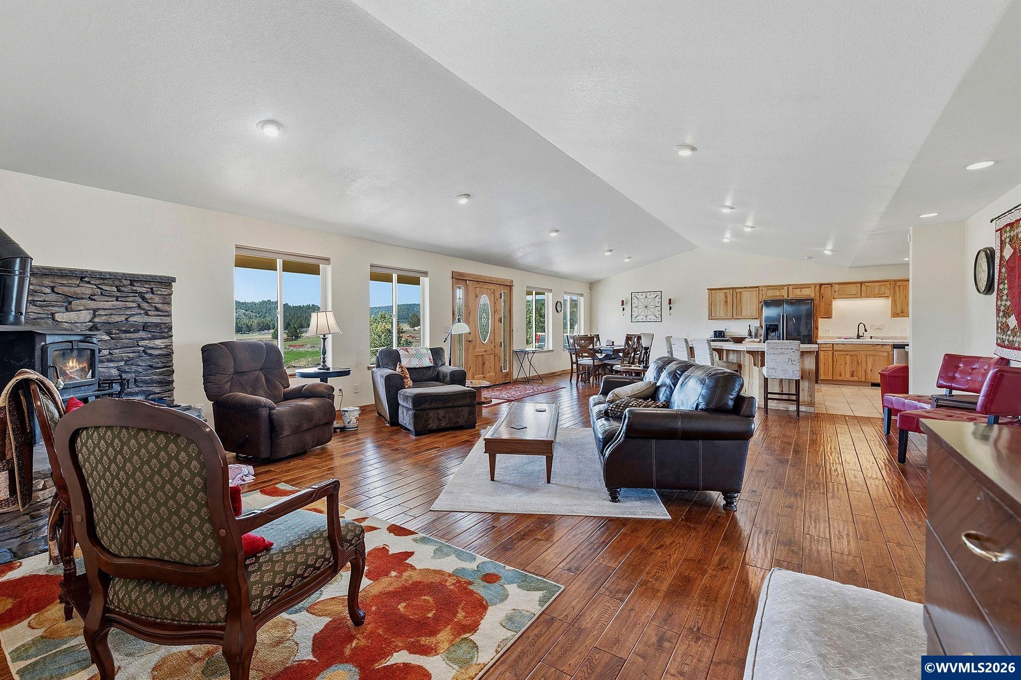 41225 Southeast Van Lake Road Prineville, OR 97754 - Photo 4 of 49
