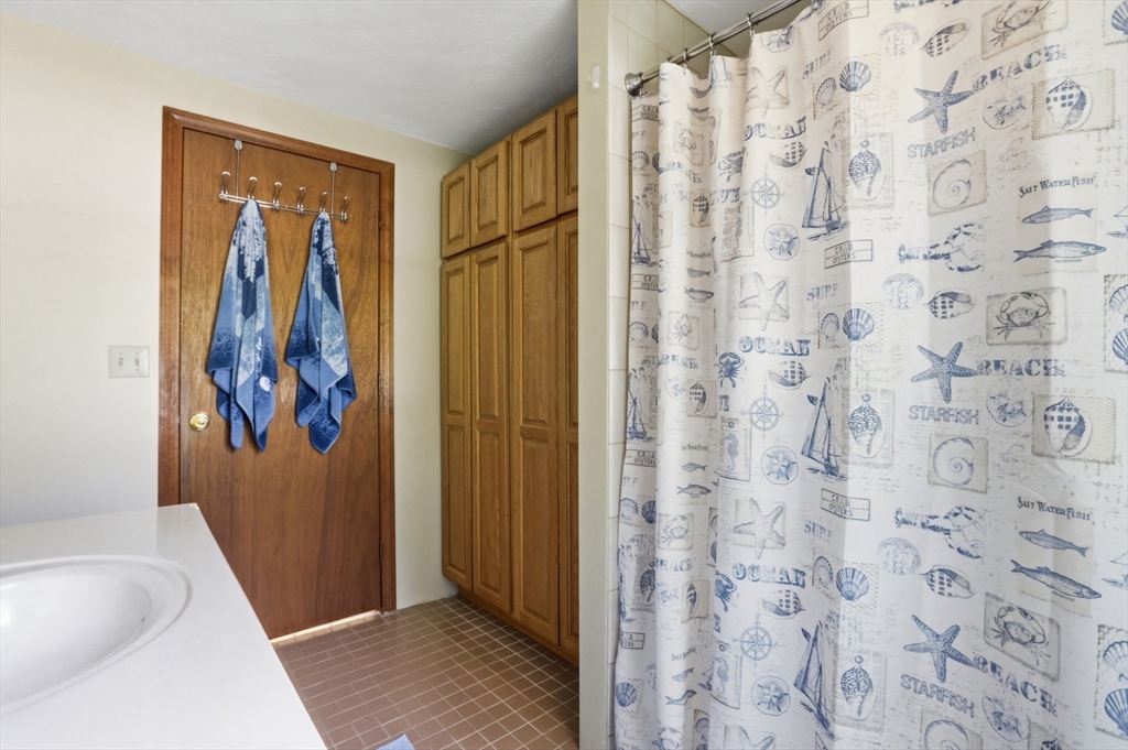 2 Alan Road Hudson, MA 01749 - Photo 24 of 42