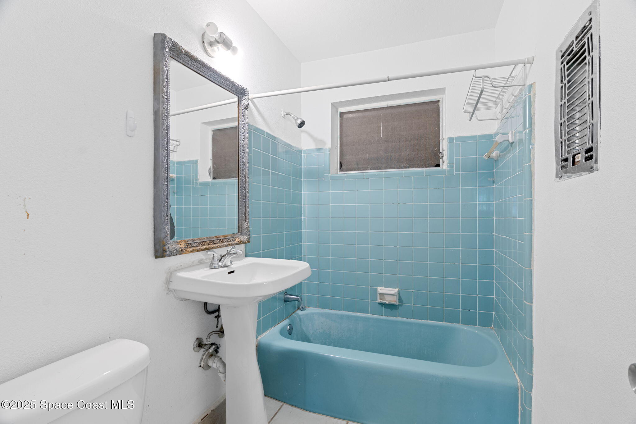 504 Cornell Avenue Melbourne, FL 32901 - Photo 10 of 24 a bathroom with a sink a toilet and shower