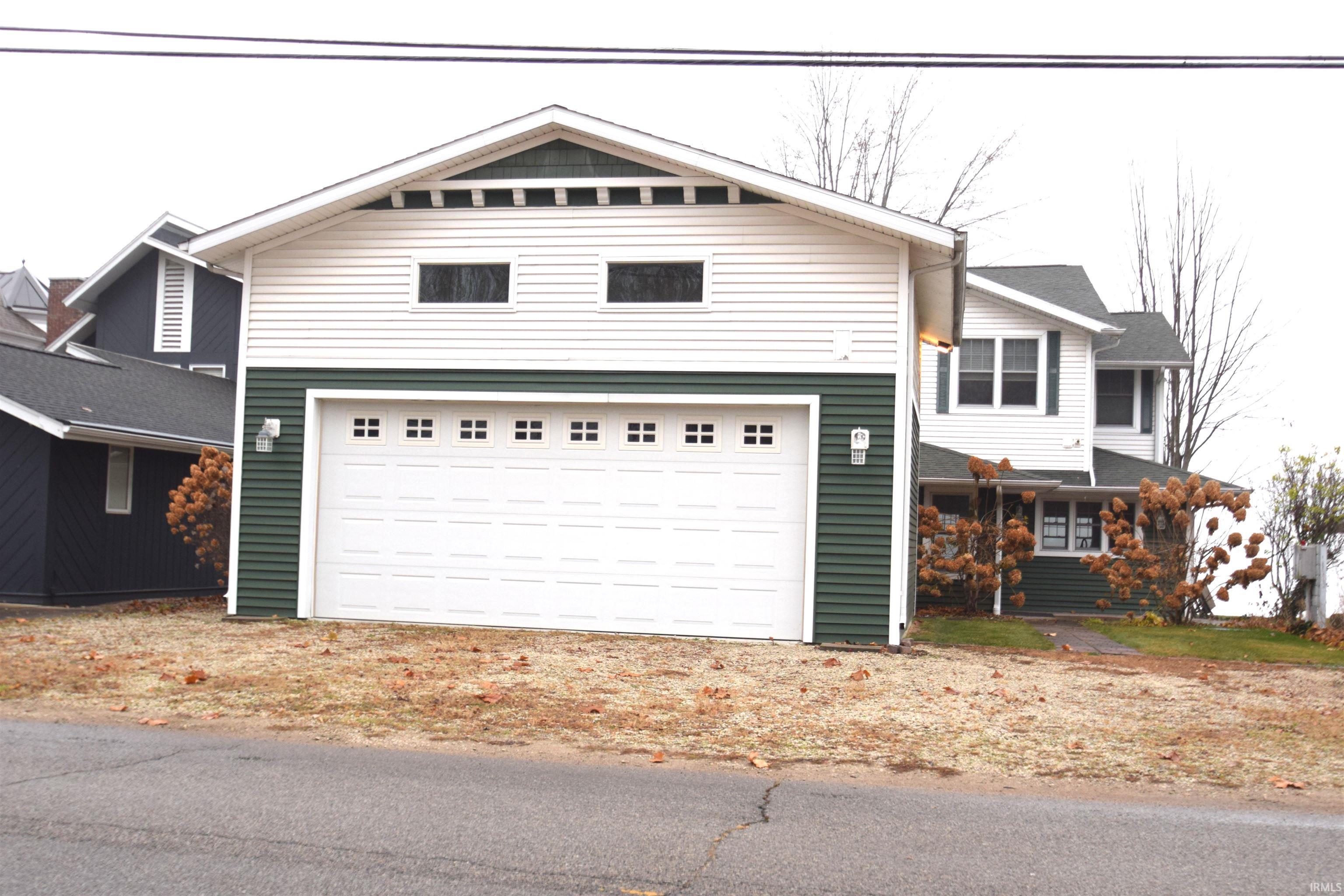 6592 East Waco Drive Syracuse, IN 46567 - Photo 2 of 34