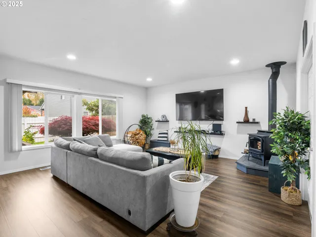 $549,900 | 1241 Dahlia Street, Woodburn, OR 97071