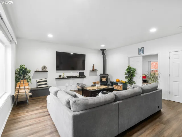 $549,900 | 1241 Dahlia Street, Woodburn, OR 97071