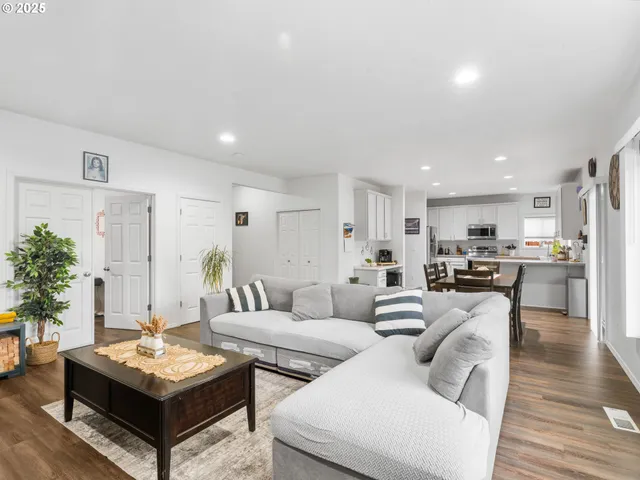 $549,900 | 1241 Dahlia Street, Woodburn, OR 97071