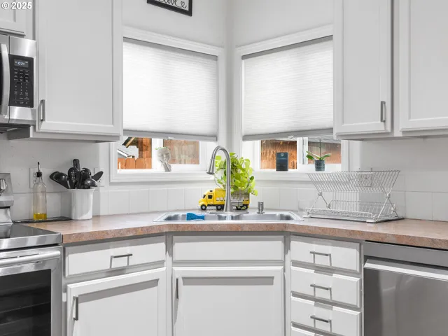 $549,900 | 1241 Dahlia Street, Woodburn, OR 97071