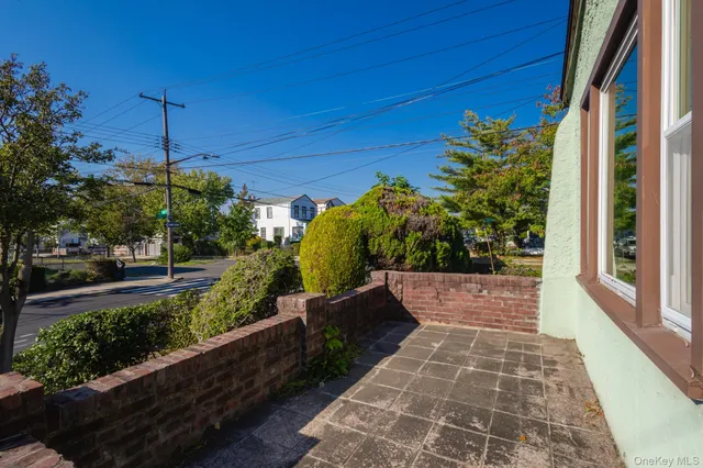 a view of a pathway with a house