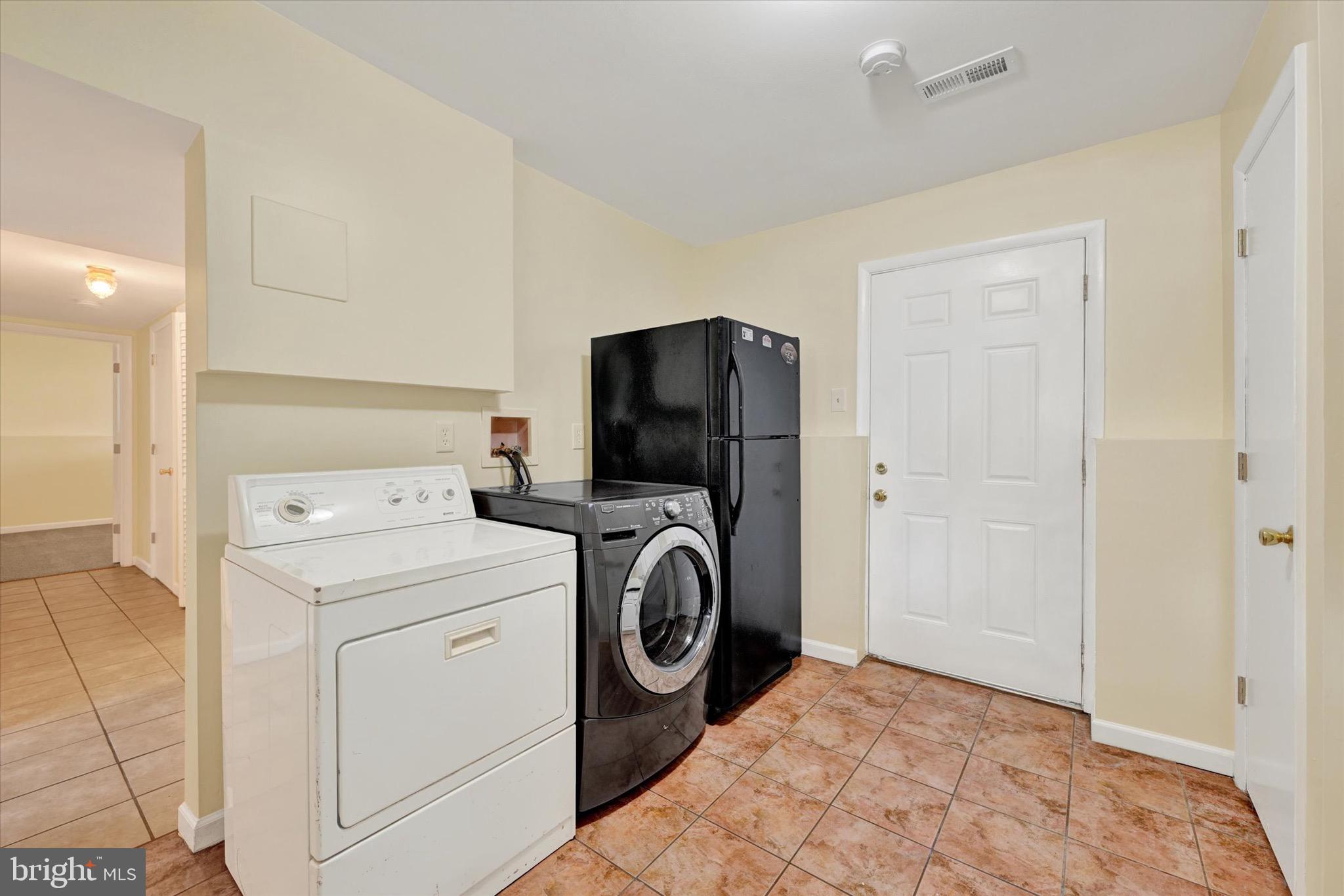 21 Box Circle Baltimore, MD 21221 - Photo 17 of 23 a utility room with dryer and washer
