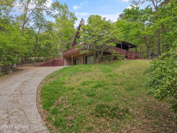 $474,900 | 1534 Cherry Brook Drive, Dandridge, TN 37725