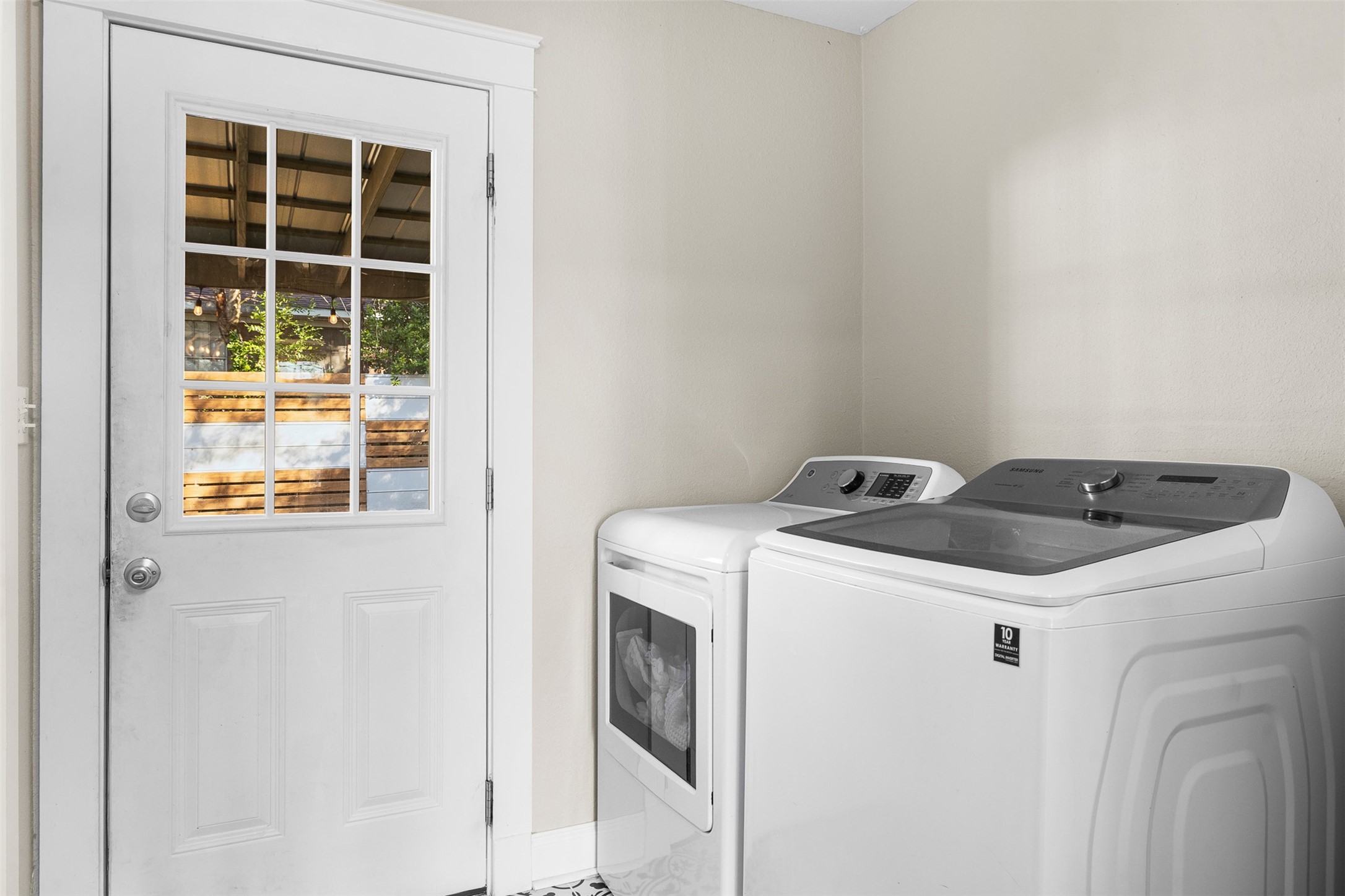 407 East Alamo Street Brenham, TX 77833 - Photo 9 of 27 a utility room with dryer and washer