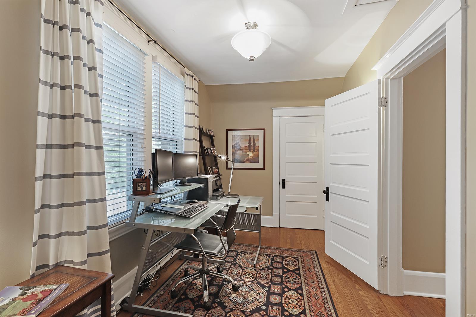 21 East Jackson Road Webster Groves, MO 63119 - Photo 17 of 34