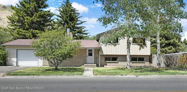 $2,100,000 | 475 West Kelly Avenue, Jackson, WY 83001