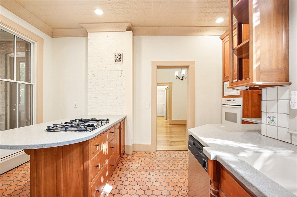 52 Mattoon Street, Unit 1 Springfield, MA 01105 - Photo 9 of 31 Gallery Image 9