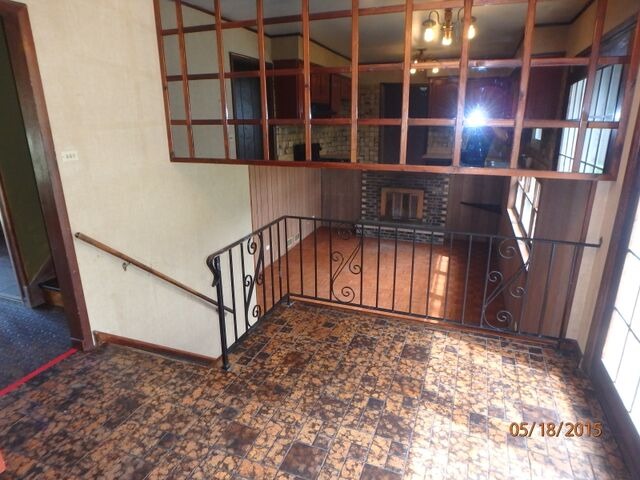 557 Old Meadow Road Matteson, IL 60443 - Photo 5 of 16 a view of an front door