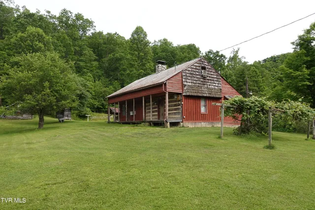 $1,200,000 | 639 Dream Farm Road, Birchleaf, VA 24220