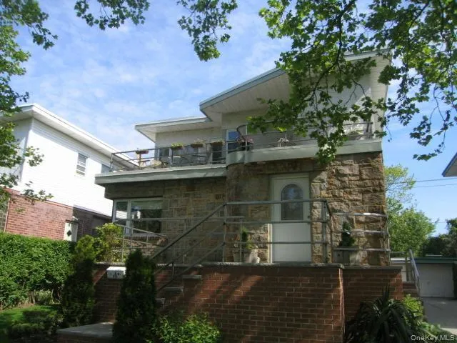 $2,900 | 411 West Park Avenue, Long Beach, NY 11561