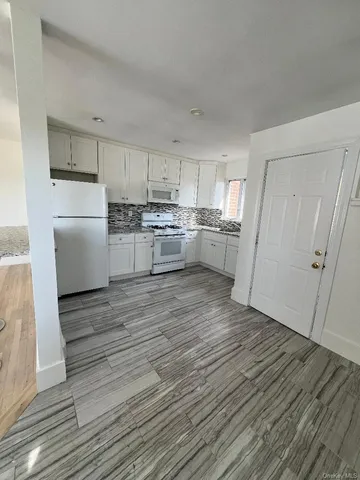 $2,900 | 411 West Park Avenue, Long Beach, NY 11561