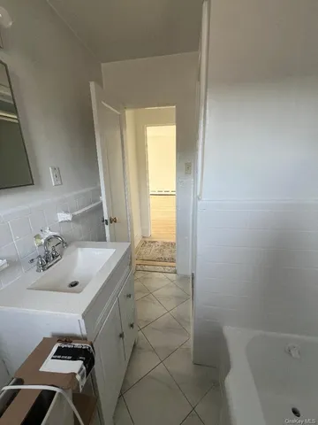 $2,900 | 411 West Park Avenue, Long Beach, NY 11561