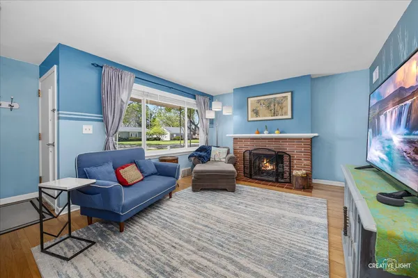 $299,900 | 124 South Rosedale Avenue, Aurora, IL 60506