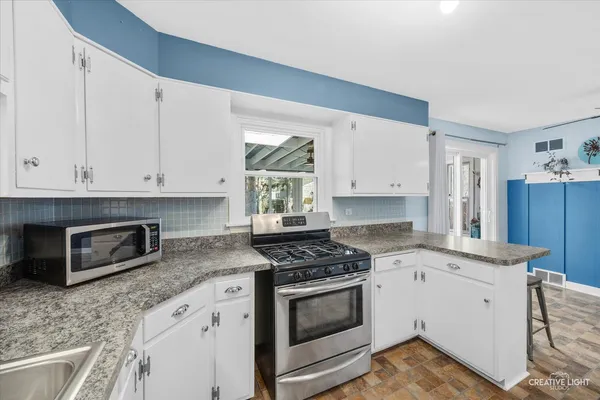 $299,900 | 124 South Rosedale Avenue, Aurora, IL 60506