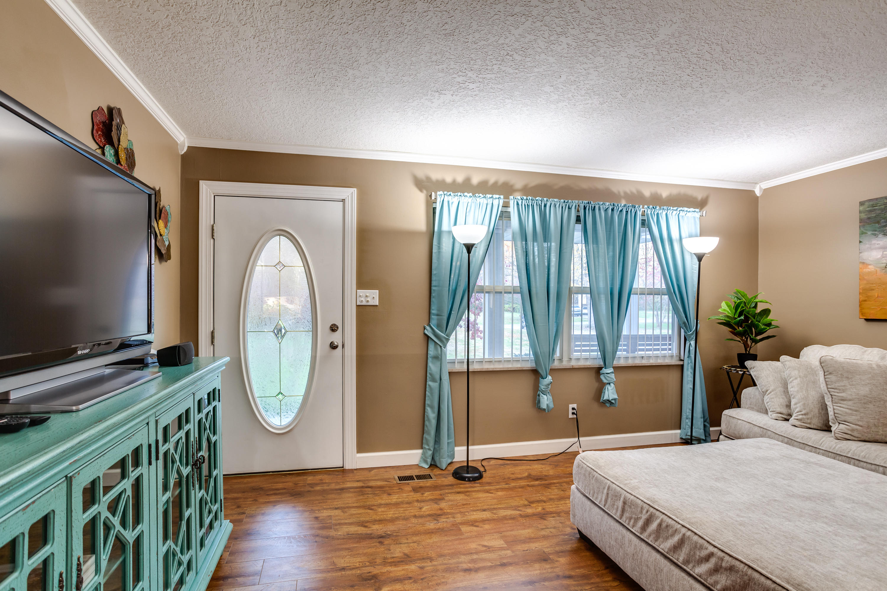 7109 Rollins Road Knoxville, TN 37918 - Photo 4 of 34 004201109-4-7109RollinsRdKnoxvilleTN-SMA