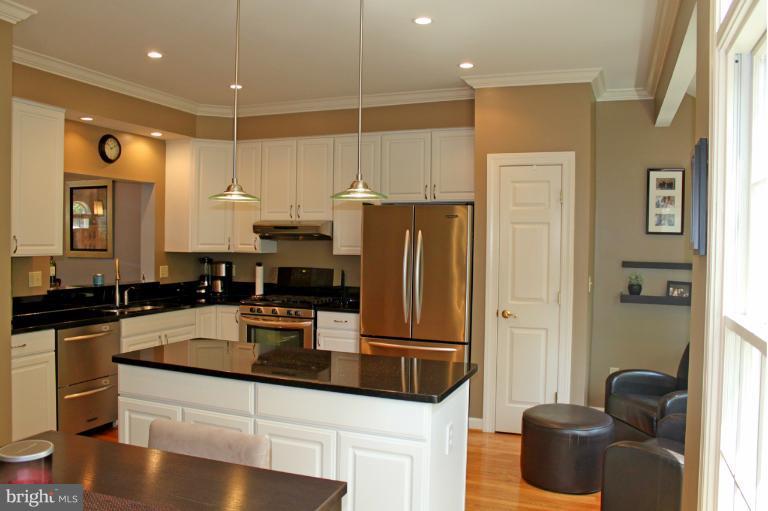 3603 Ransom Place Alexandria, VA 22306 - Photo 10 of 30 5 burner gas range with warming drawer