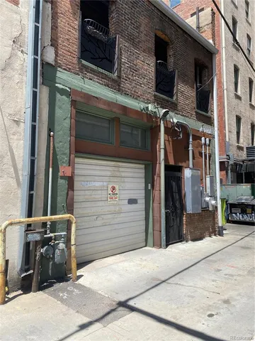 a view of a house with a garage