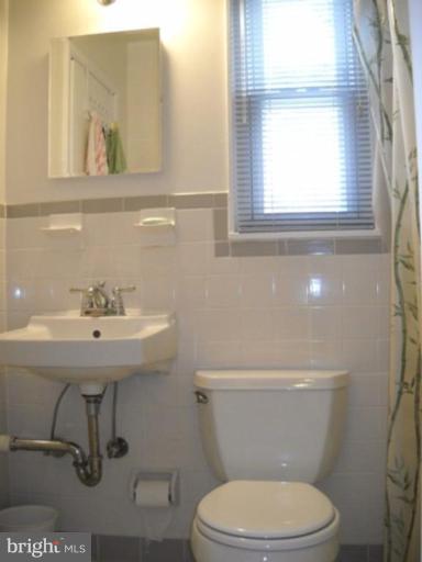 2316 Ross Road Silver Spring, MD 20910 - Photo 14 of 18 Bath #2