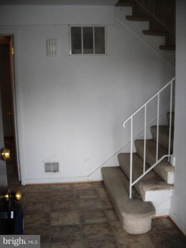 2316 Ross Road Silver Spring, MD 20910 - Photo 3 of 18 Entrance / Foyer