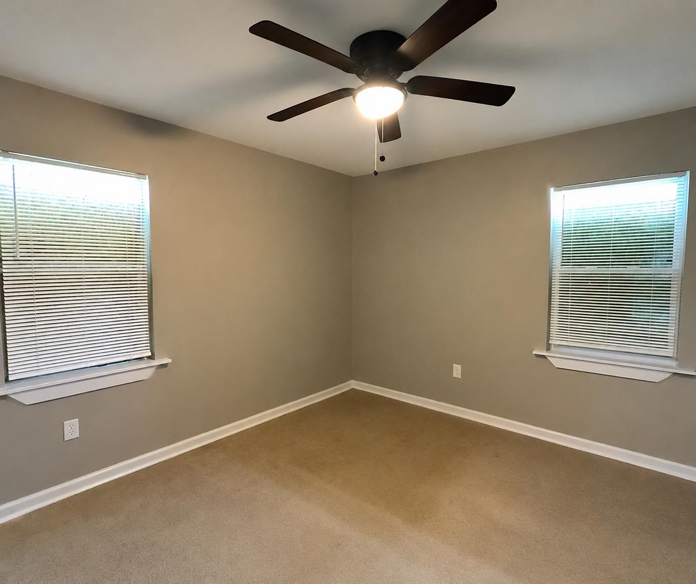 1672 Clancy Street Memphis, TN 38106 - Photo 6 of 7 Neutral tone walls complement the light-colored carpet flooring