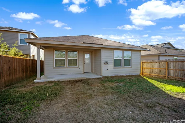 $1,600 | 11927 Hondo Creek, San Antonio, TX 78245