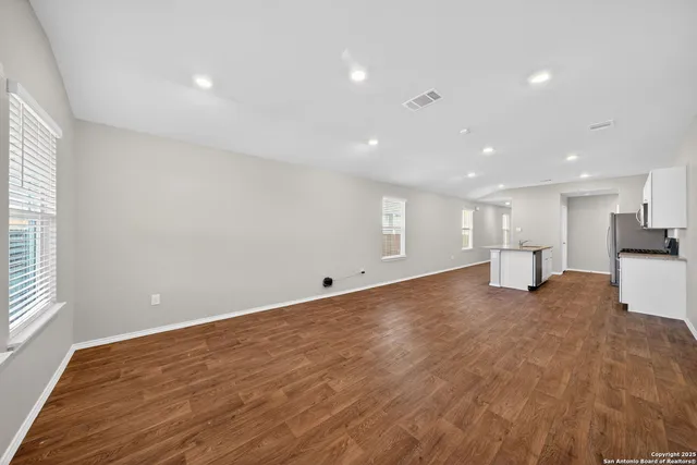 $1,600 | 11927 Hondo Creek, San Antonio, TX 78245